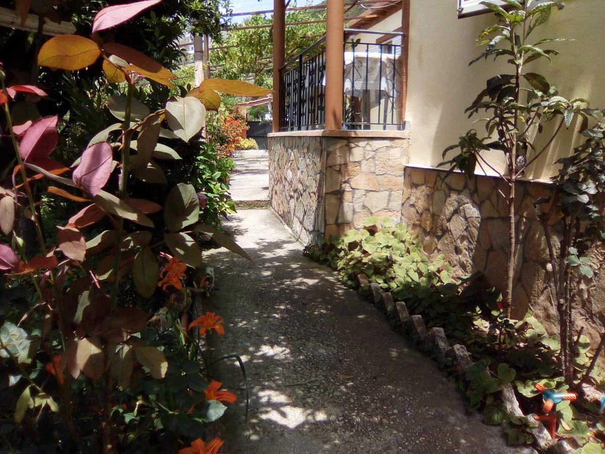 Villa Ona'S House à Borsh Extérieur photo